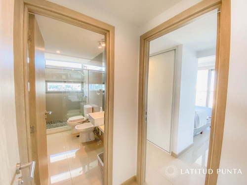 Apartamento Pasante Con Doble Balcón- Ref: 35