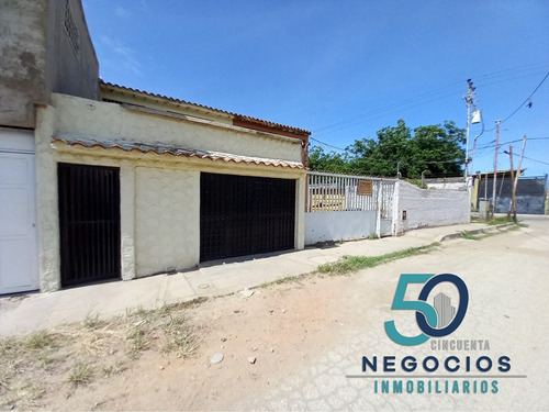 Imagen 1 de 13 de Townhouse En Venta, Macho Muerto, Municipio Mariño