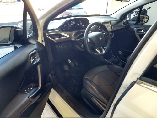 Imagen 15 de 18 de Peugeot 2008 2016 1.6 Feline