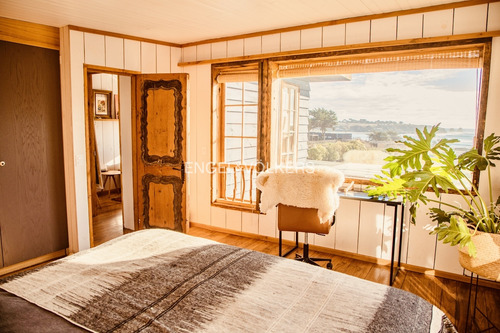 Vista Y Acceso A Punta De Lobos