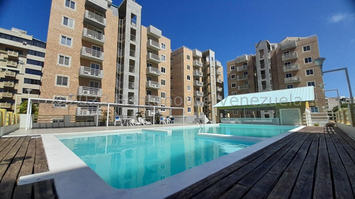 Hermoso Apartamento De 3 Niveles En Jorge Coll
