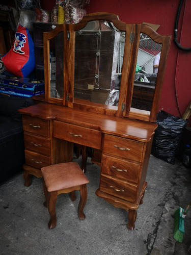 Coqueta De Cenizaro; Comodas Y Espejos Mi Mueble ¢225,000.