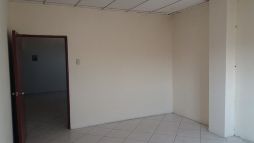 Oficina Dos Ambientes Excelente Ubicacion, Ave. Fco. De Orellana. Aire Acondicionado, Servicio De Porteria .40mt2