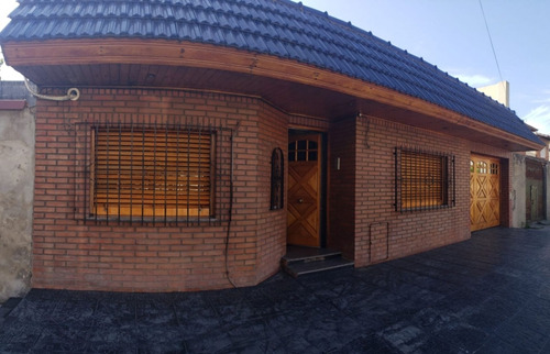 Venta Casa 3 Ambientes Con Parque En Tapiales