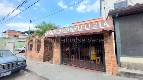 Fabulosa Casa Remodelada En Venta, En El Centro De Barquisimeto, __23--25--490__gran Potencial Comercial, Maritza, Fundaciones Para Segundo Piso, Lucena Y Local Para Realizar El Proyecto Que Desees.