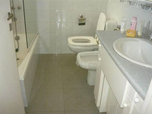 Venta En Block 2 Locales Comerciales + Piso De 4 Ambientes Con Cochera Cubierta