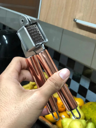 Imagem 5 de 6 de Espremedor De Alho Inox Luxo Triturador Premium Rose Gold