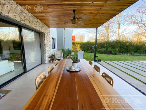Casa En Venta En Fincas De Hudson, En Una Planta 4 Dormitorios Con Piscina