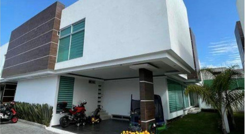 Casa En Venta, Status Residencial, Zona Dorada De Metepec