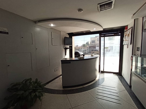 Imagen 2 de 9 de Excelente Oportunidad! Local Con Fondo De Comercio En Av. Bolívar Norte - Valencia (fofc-068)