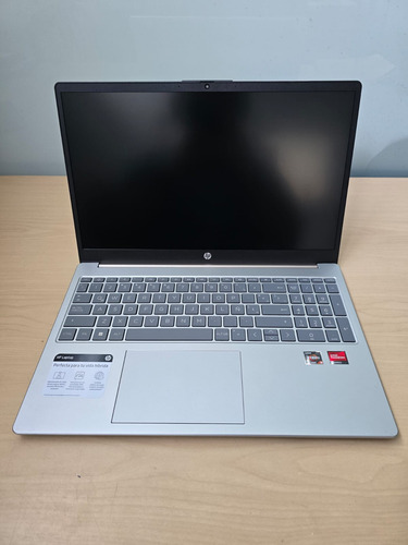 Laptop Hp Ryzen 3 8 Ram 512 Ssd 15.6 Teclado Numerico W11 Dorado (Reacondicionado)