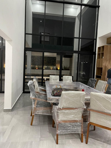 Casa En Venta En El Barrial En Santiago Nuevo Leon