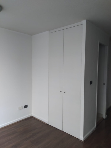 Arriendo Estudio Central ¡a Solo Pasos Del Metro Santa Ana!