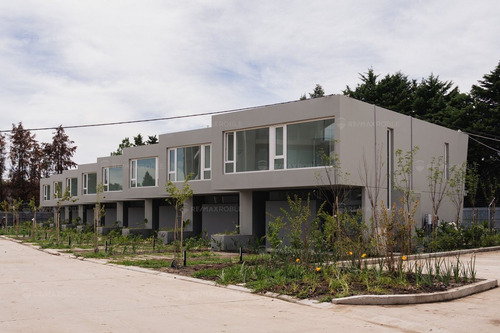 Townhouse En Alquiler En Luciérnagas 5 Ambientes