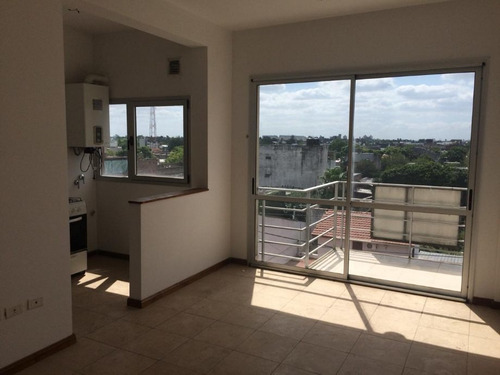 Imagen 2 de 7 de Departamento De 2 Ambientes Con Balcon En Venta - Moron Norte