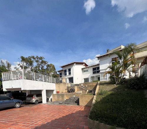 Imagen 2 de 7 de Se Vende Casa 450 M2 4h+s/4b+s/12p Cerro Verde 0975