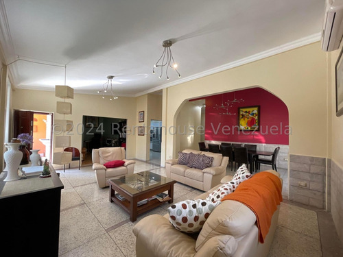 Hermosa Casa Quinta En Venta En El Piñal El Limon Conjunto Cerrado Con Piscina Area Parrilla Clima De Montaña Amplios Espacios Dos Cocinas Modernas Estef 24-14961