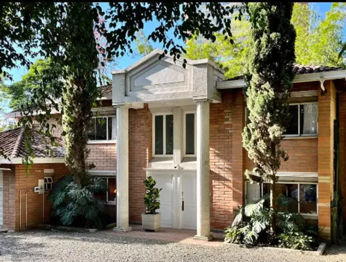 Casa En Arriendo En El Tesoro. Cod A16680