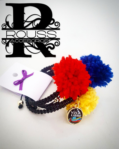 Hermoso Juego De Pulseras Con Bellos Pompones Tricolor 