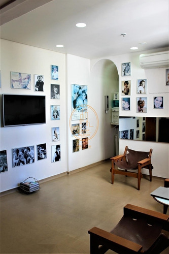 Sala Comercial Localizado(a) No Bairro Gonzaga Em Santos / Santos - 6335