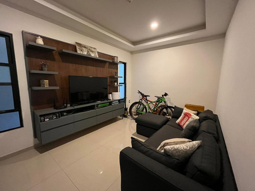Casa En Venta En Costa De Oro, 4 Recámaras Cada Una Con Baño, Una De Ellas En Planta Baja, Alberca Y Jardín En Boca Del Río, Veracruz