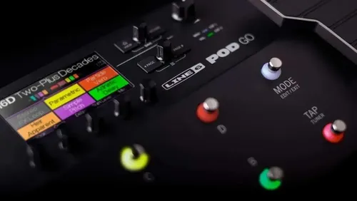 Pedaleira Multiefeitos Line 6 POD Go para Guitarra Baixo Preto