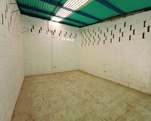 Re/max 2 Mil Alquila, Galpón En La Avenida 4 De Mayo