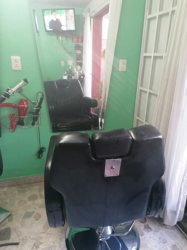 Imagen 5 de 6 de Sillon De Barbero Negro, Reclinable, Hidraulico, Usado,con D