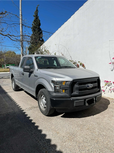 Ford F-150 Super Cab XL 4x2 V8