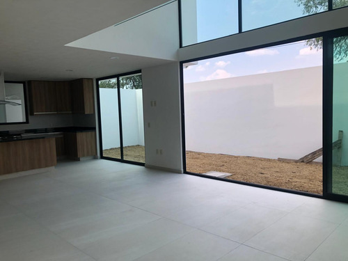 Venta De Casa En Metepec, En El Residencial Amalfi