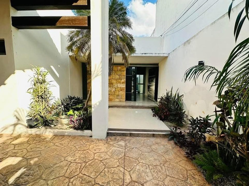 Casa En Venta Ubicada En Montebello Merida