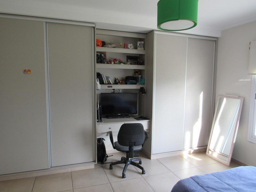 Casa En Venta - 3 Dormitorios 3 Baños - Cochera - 1.600mts2 - Chivilcoy