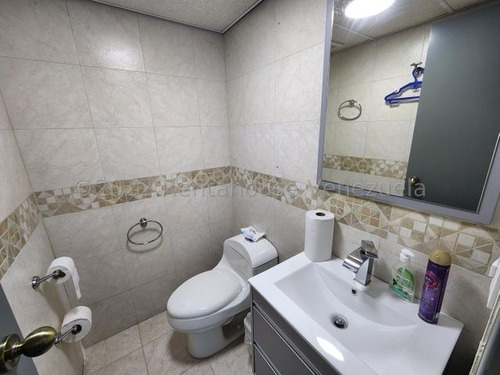 Imagen 5 de 13 de Mayerling Gonzalez Bm Vende Oficina Comercial En El Rosal Mls #22-28643
