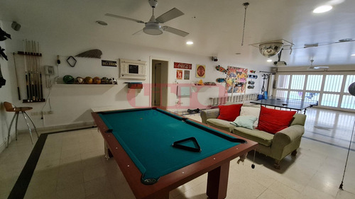Residencia De Estilo Frances En Zona Privilegiada.