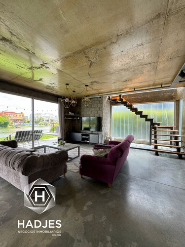 Casa En Venta, Nuevo Quilmes Moderna Con Piscina A La Laguna