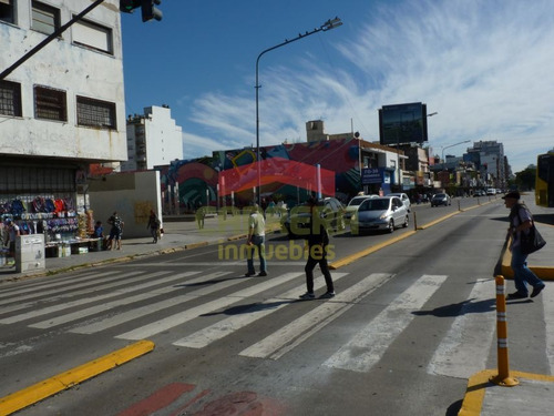 Local Próximo Puente Saavedra.