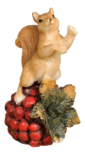 Figuras De Ardilla De Resina Figuras De Con Frambuesa