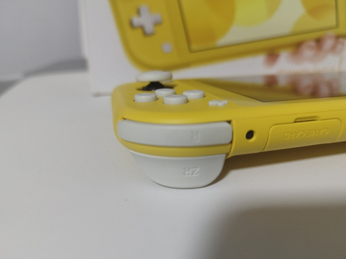 Nintendo Switch Lite Amarelo Destravado + 10 Jogos Digitais Amarelo (Usado)