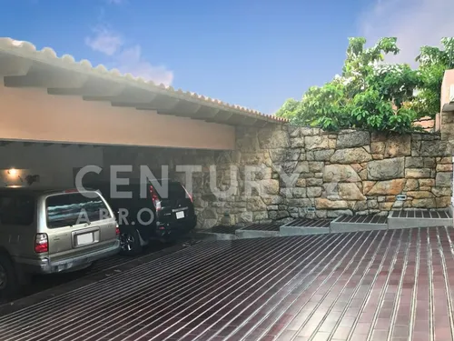 Distinguida Casa En La Tahona