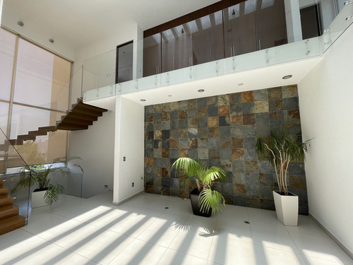 Residencia Exclusiva En Renta En Villas Regency Jurica
