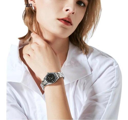Relógio Feminino Prata Aço Inox Pequeno Fundo Preto Escuro