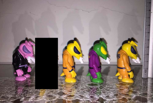 Secret Base / Skull Bee / Kidrobot / Dunny / $300 Cada Uno (Usado)