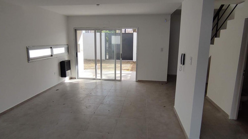 Imagen 6 de 20 de Venta Duplex 3 Dormitorios En City Bell. 460 Y 21c