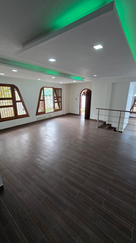 Casa En Venta En Urb El Castaño 04js