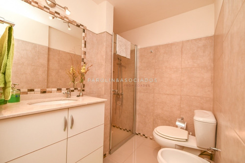Excelente Apartamento De Tres Dormitorios Frente Al Mar - Punta Del Este- Ref: 2701