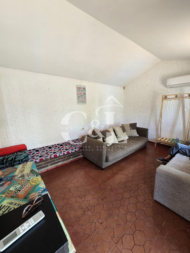 Casa Esquina De 3 Dormitorios Con Pileta Frente Al Rio En Playas De Oro, Villa Carlos Paz