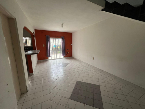 Duplex Tipo Loft En Alquiler En Mercedes Con Patio