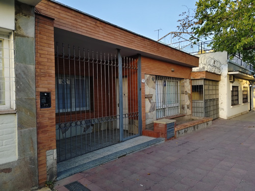 Dueñ Vende Casa Sexta Seccion Ciudad Mendoza, Excelente Ubicacion