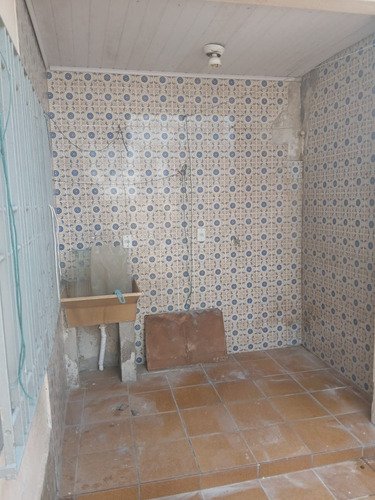 Duas Casas À Venda Ótima Localização Na Penha!