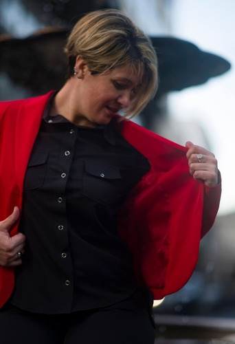 Imagen 2 de 6 de Blazer De Dama Rojo . Chaqueta De Dama Roja Ejecutiva .